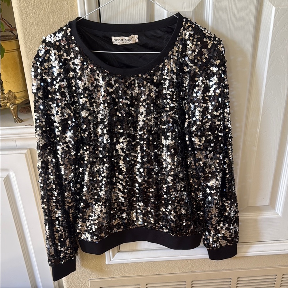 Anna Kaci Sparkling Sequin Top long sleeve black and silver